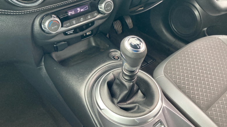 Nissan Juke 1.0 DiG-T 114 N-Connecta 5dr Petrol Hatchback